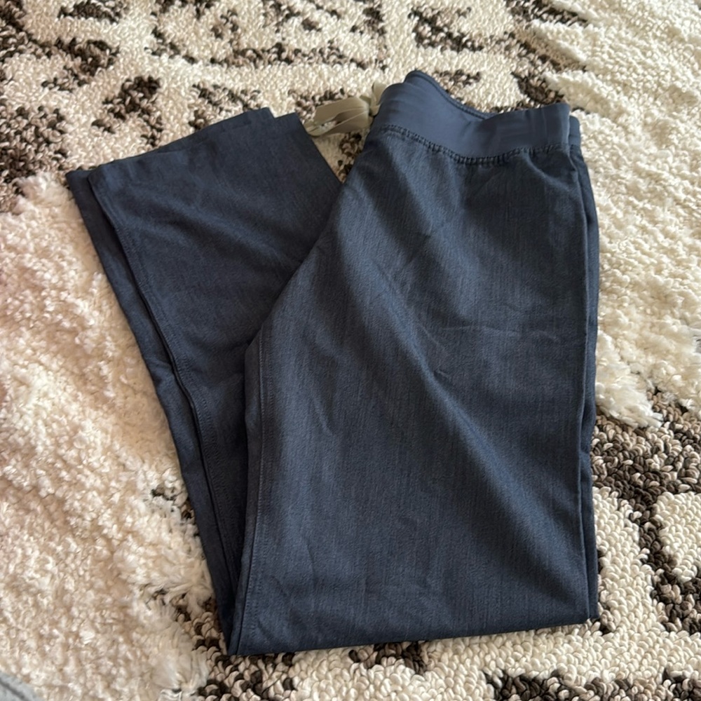 Figs basic livingston. Denim heather. Small
